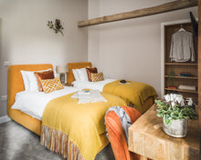 Load image into Gallery viewer, Glastonbury retreat with Rachel Hunter - August 20-23:2026