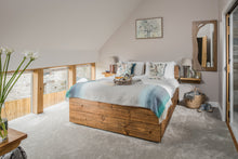 Load image into Gallery viewer, Glastonbury retreat with Rachel Hunter - August 20-23:2026