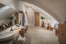 Load image into Gallery viewer, Glastonbury retreat with Rachel Hunter - August 20-23:2026