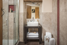 Load image into Gallery viewer, Glastonbury retreat with Rachel Hunter - August 20-23:2026