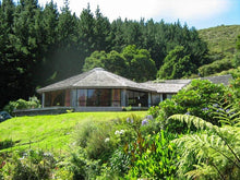 Load image into Gallery viewer, Rachel Hunter &amp; Renee Stewart - Your Inner Retreat: - February 5-8:2026 - Mana Retreat: Coromandel