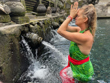 Load image into Gallery viewer, Water blessing and Temple Tour:-Bali with Rachel Hunter &amp; Renee Stewart: March 26: 8:30am
